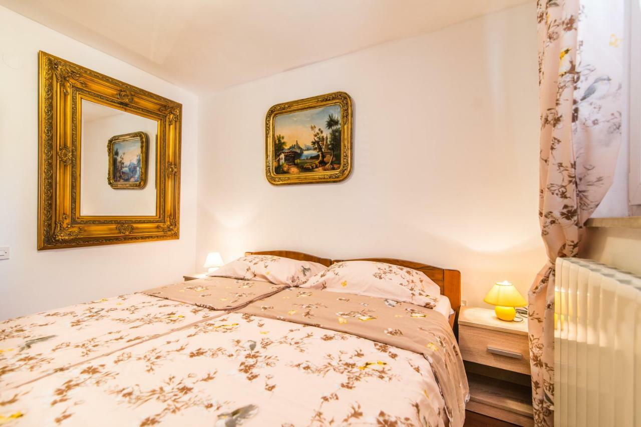 Apartmani Marina ポレッチ エクステリア 写真